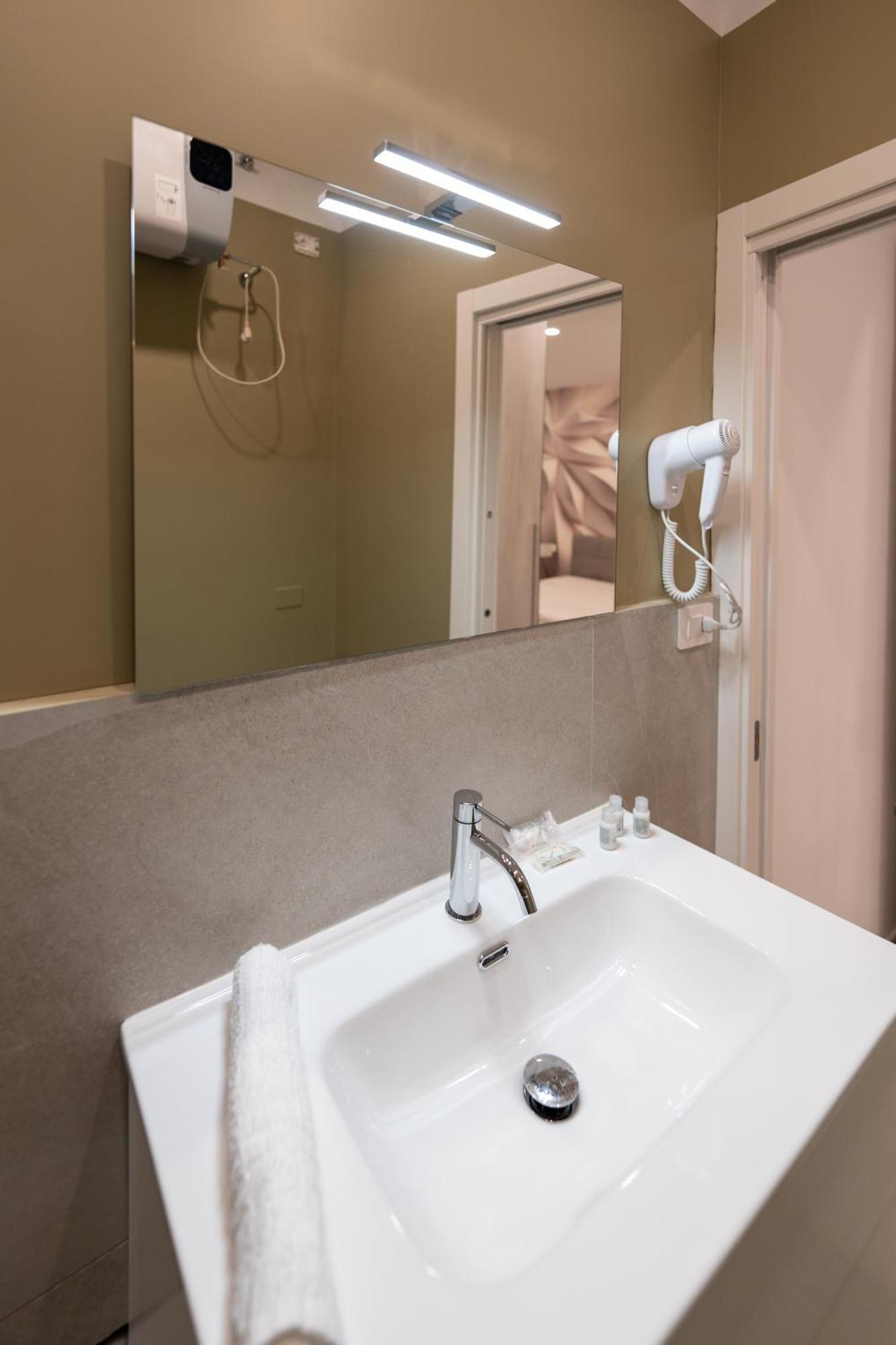 Suites Gaudioso Napoli Center Eksteriør billede