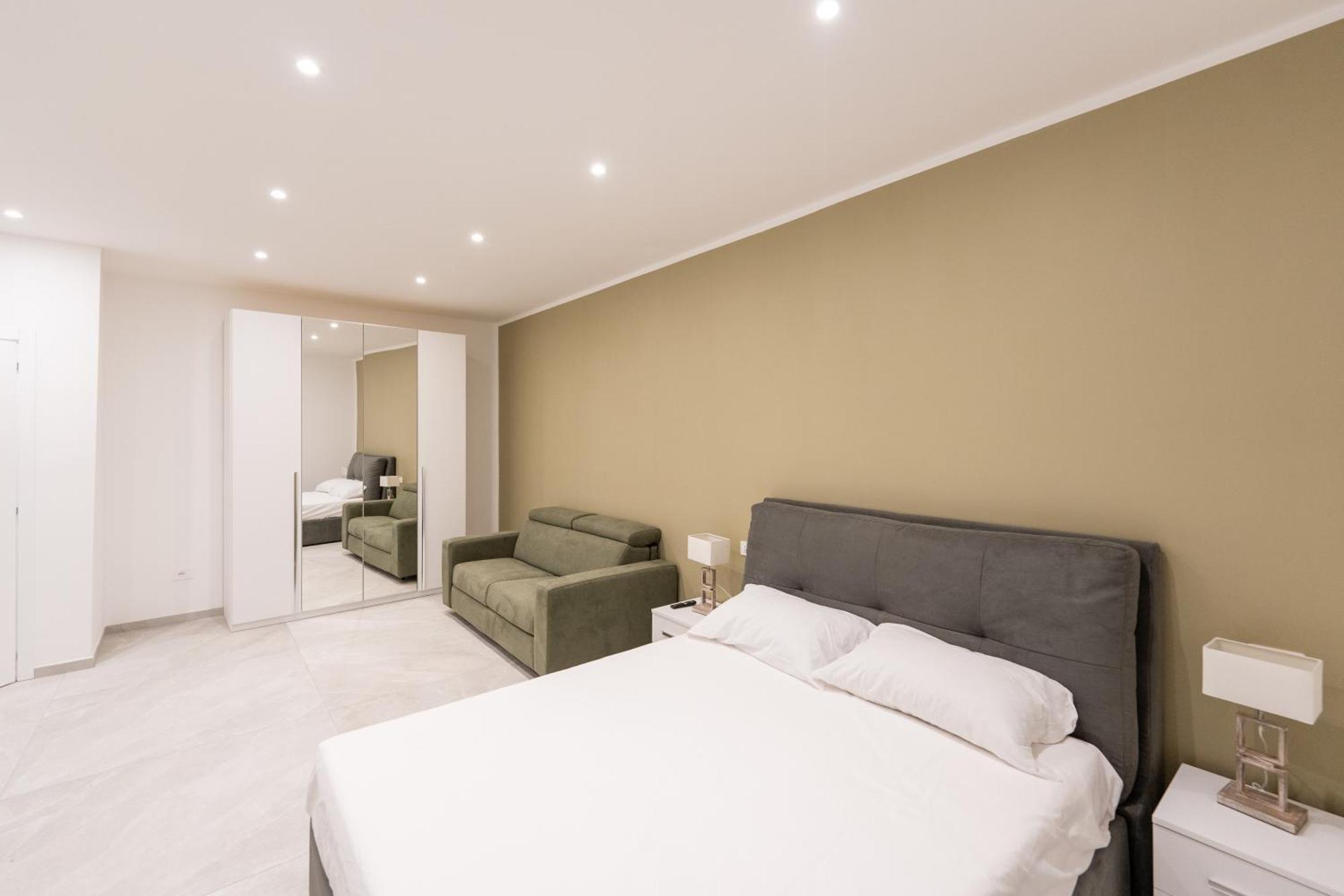 Suites Gaudioso Napoli Center Eksteriør billede